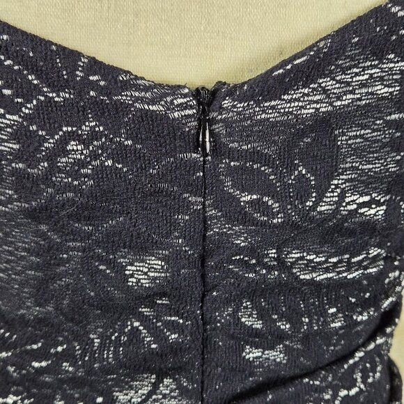 Laundry by Shelli Segal Size 6 Black Silver Bodycon Cocktail Dress Lace Pattern - Picture 8 of 16